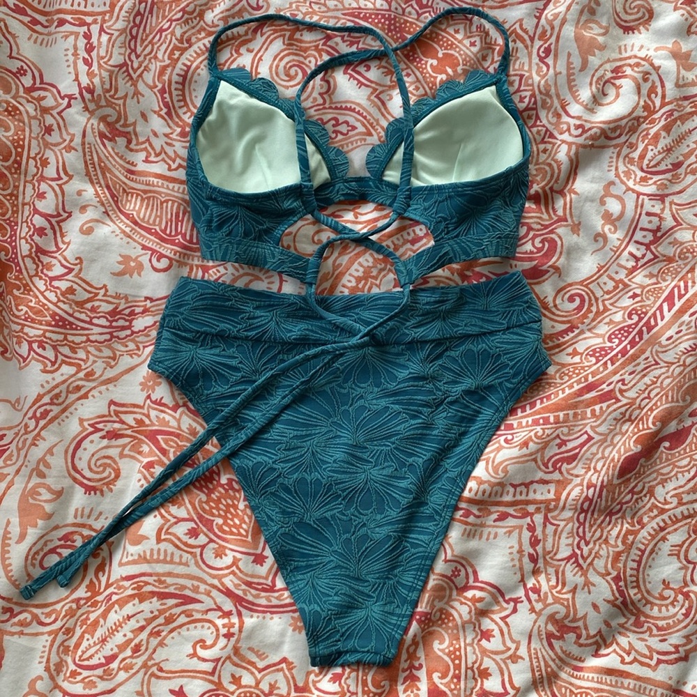 Cupshe Bikini Set - Picture 3 of 3